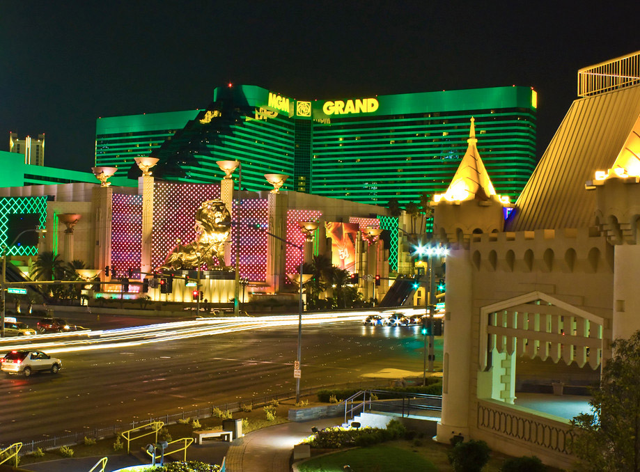 how many casinos are owned by mgm